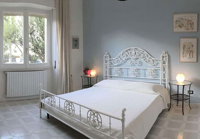 Uno sguardo all'interno della camera Lavanti al Bonu Bentu Suites Cagliari Sardegna