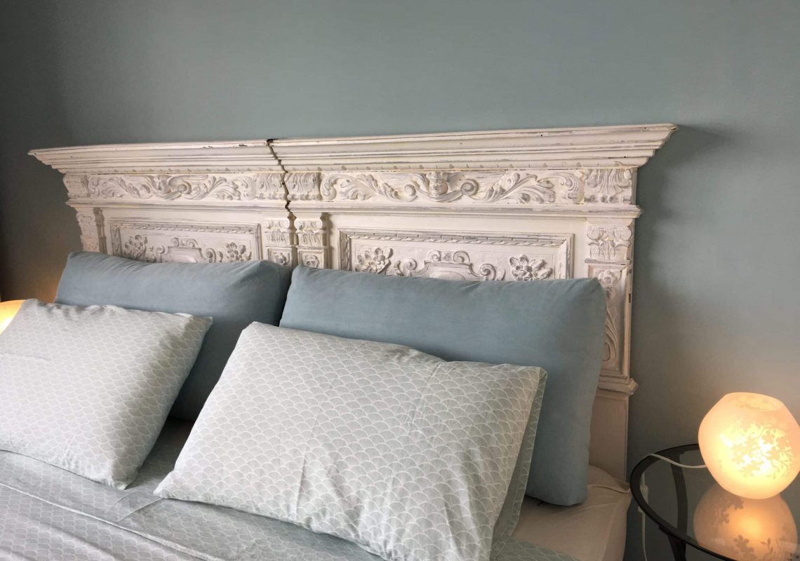 Particolare letto della Suite Lavanti